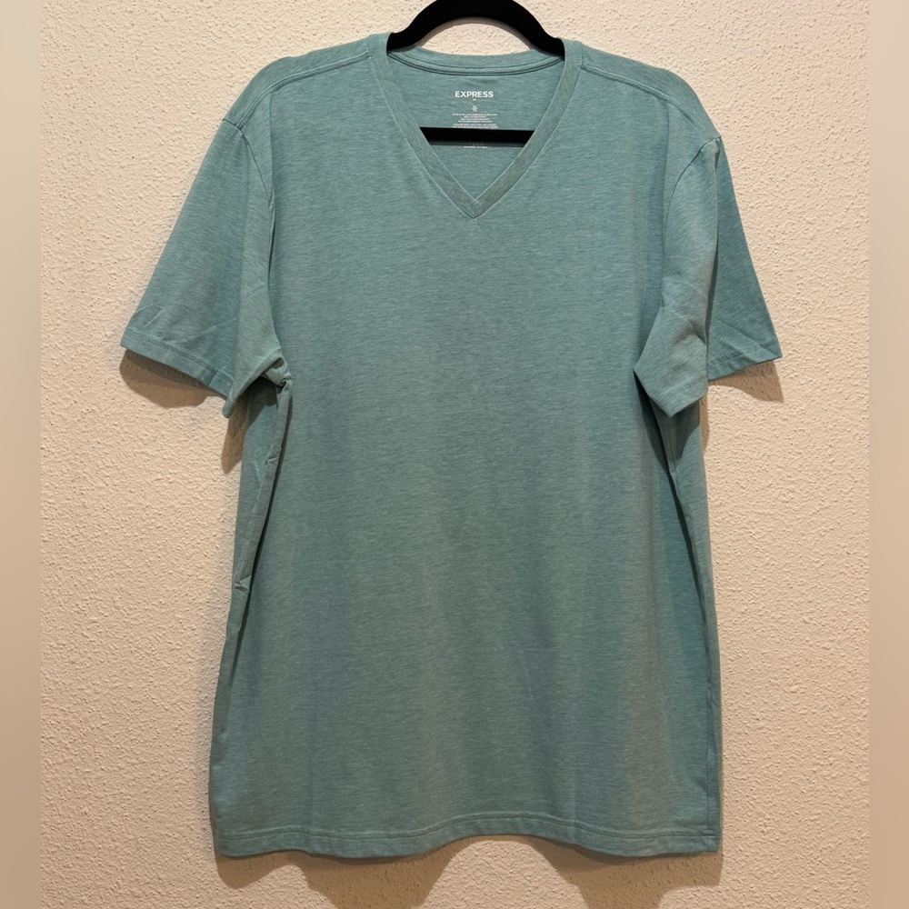 Express V-Neck T-Shirt Men’s Extra Large